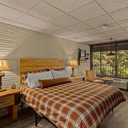 Stonegate Lodge King Bed Wifi 50 Roku Tv Salt Water Pool Room #104 Eureka Springs Buitenkant foto