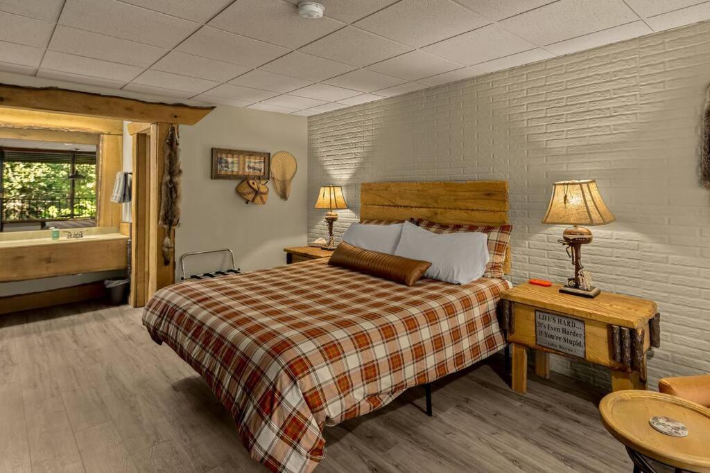 Stonegate Lodge King Bed Wifi 50 Roku Tv Salt Water Pool Room #104 Eureka Springs Buitenkant foto