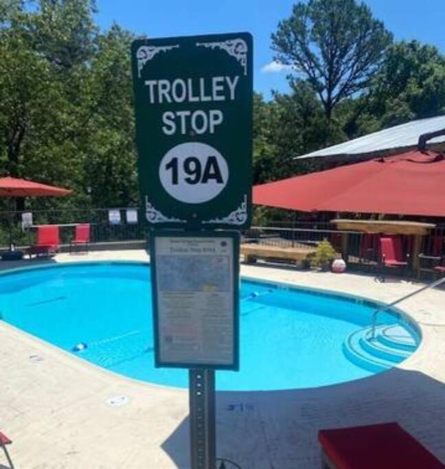 Stonegate Lodge King Bed Wifi 50 Roku Tv Salt Water Pool Room #104 Eureka Springs Buitenkant foto