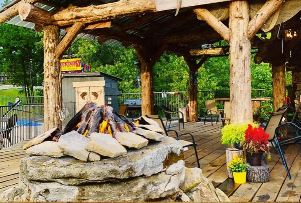 Stonegate Lodge King Bed Wifi 50 Roku Tv Salt Water Pool Room #104 Eureka Springs Buitenkant foto