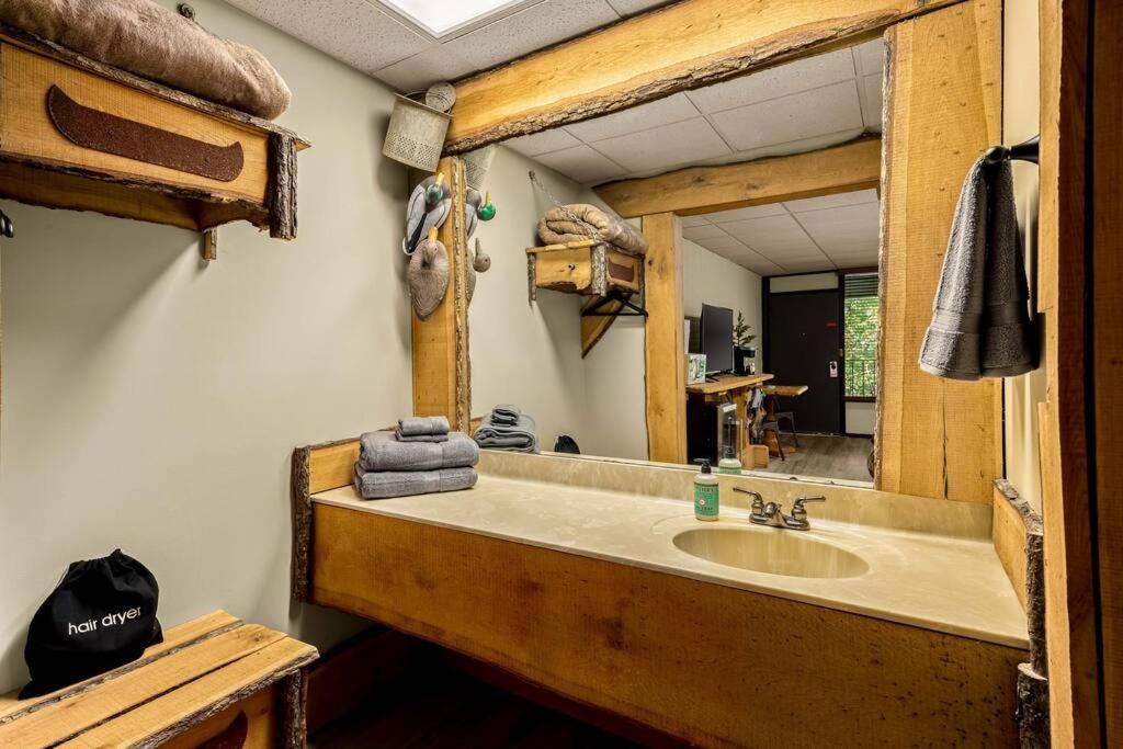 Stonegate Lodge King Bed Wifi 50 Roku Tv Salt Water Pool Room #104 Eureka Springs Buitenkant foto
