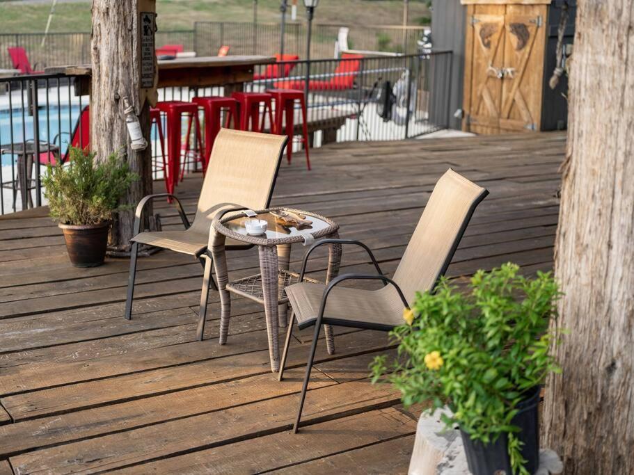Stonegate Lodge King Bed Wifi 50 Roku Tv Salt Water Pool Room #104 Eureka Springs Buitenkant foto