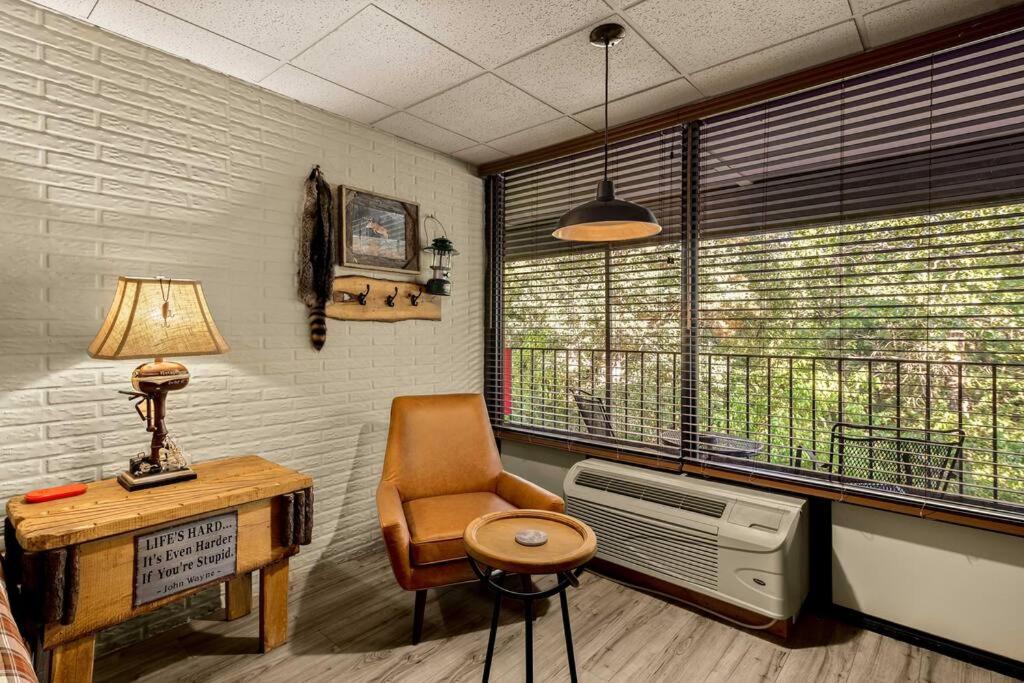 Stonegate Lodge King Bed Wifi 50 Roku Tv Salt Water Pool Room #104 Eureka Springs Buitenkant foto